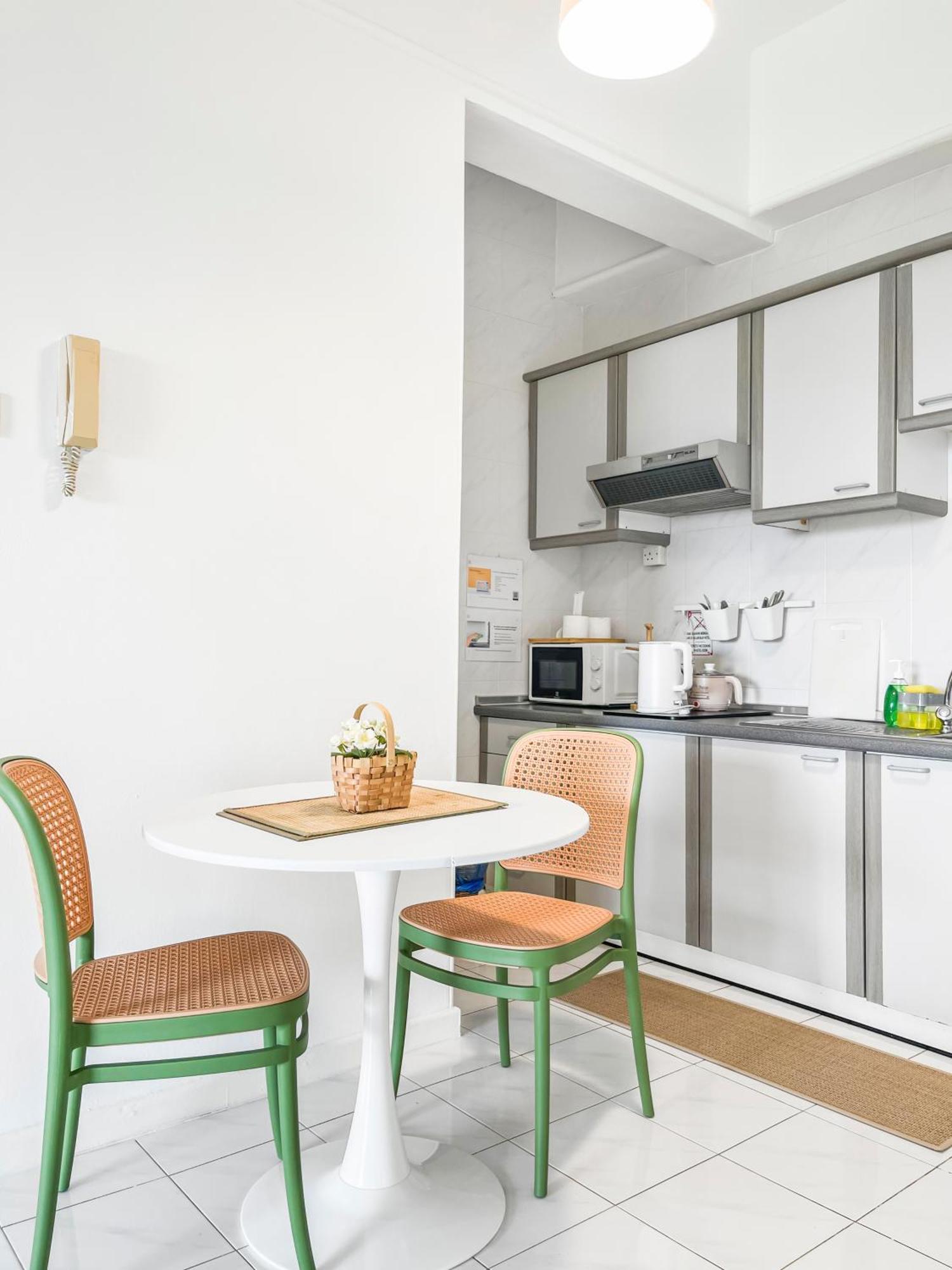 1 Bedroom Apartment, Melaka Cbd Town Center- Hosted By Private Locals Resident, Balcony With City Skyline View Or Seaview, Opposite Malls, Tv Box, 5 Minutes To Jonker Street, 말라카 외부 사진