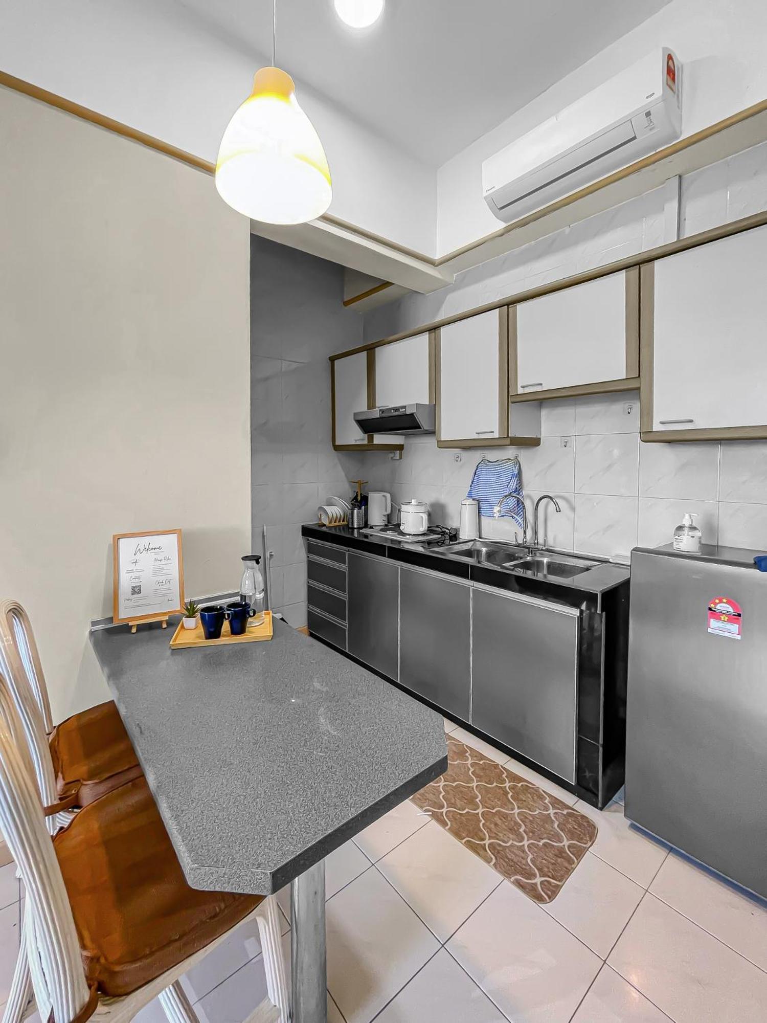 1 Bedroom Apartment, Melaka Cbd Town Center- Hosted By Private Locals Resident, Balcony With City Skyline View Or Seaview, Opposite Malls, Tv Box, 5 Minutes To Jonker Street, 말라카 외부 사진